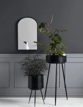 Black Scalloped Embossed Iron Planters