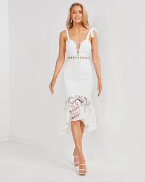 Sure! Heres an optimized title for the product:

Elegant White Daniela Dress - Chic Women’s Midi Dress Perfect for Any Occasion

Feel free to let me know if you need further modifications or options!