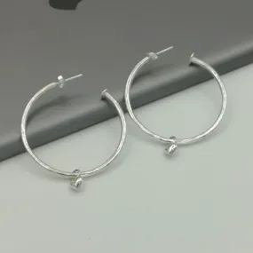 Hearts hoop | Silver hoop earrings | Silver jewelry | Minimalist hoops | Silver accessories | Heart charm | Silver ear hoops | E7