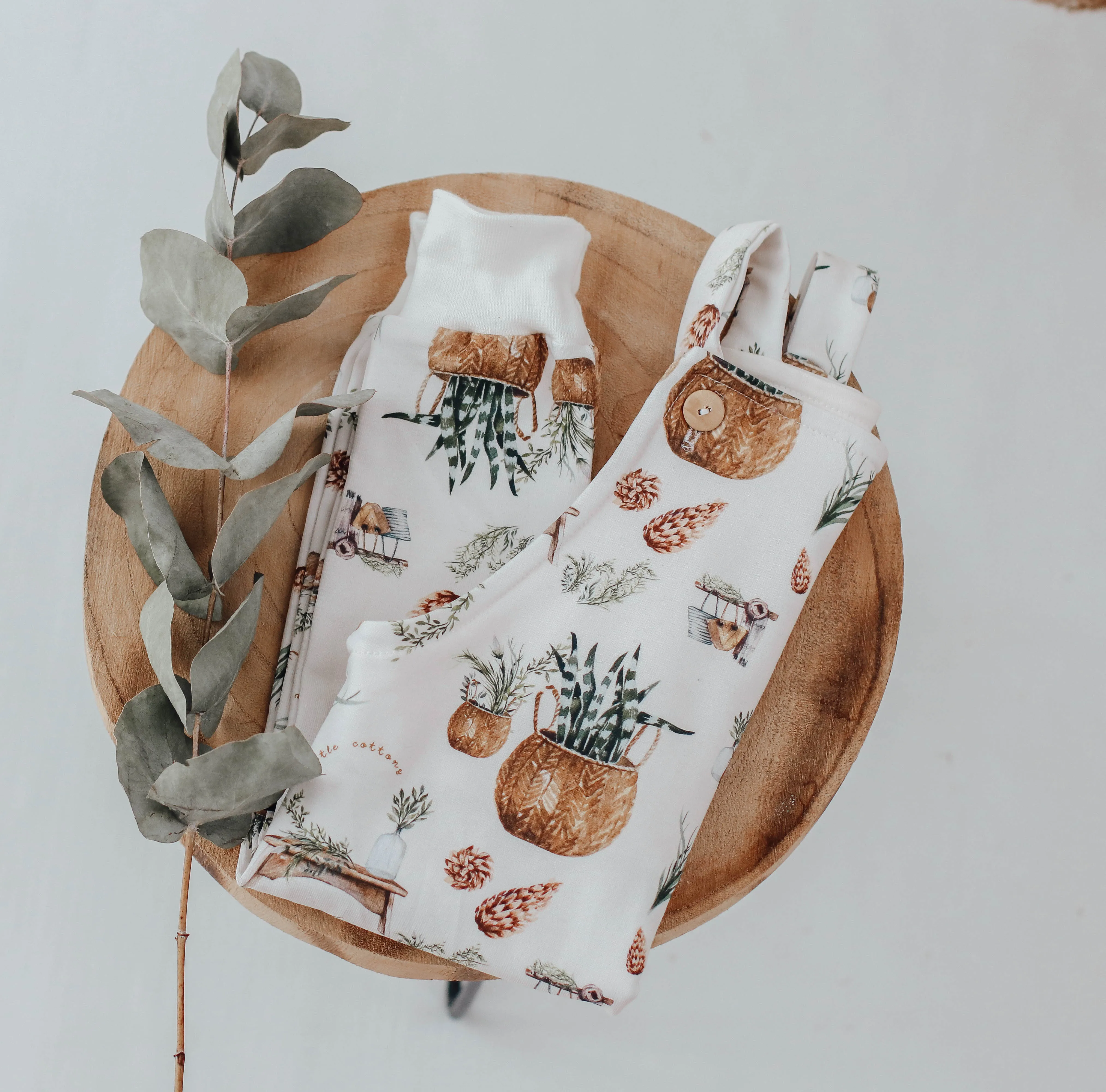 hygge dungarees  6-9 mths