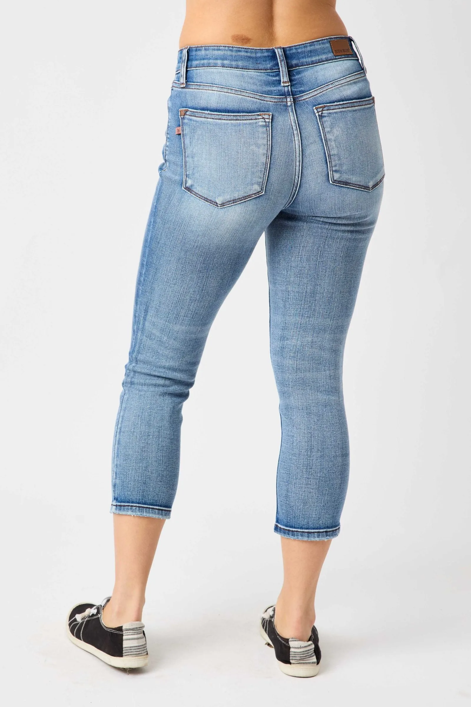 Judy Blue Mid-Rise Contrast Wash Capri