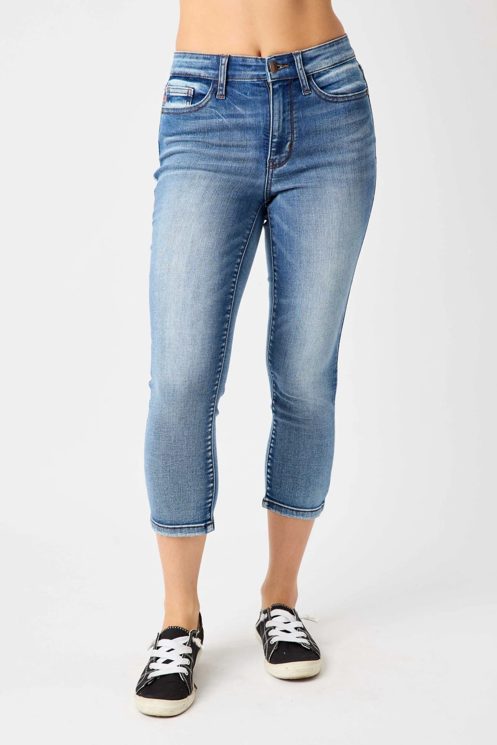 Judy Blue Mid-Rise Contrast Wash Capri