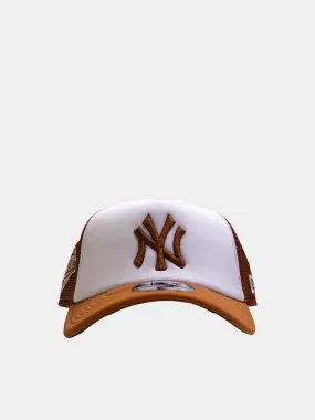 New Era 9FORTY New York Yankees Trucker - Bronze / White