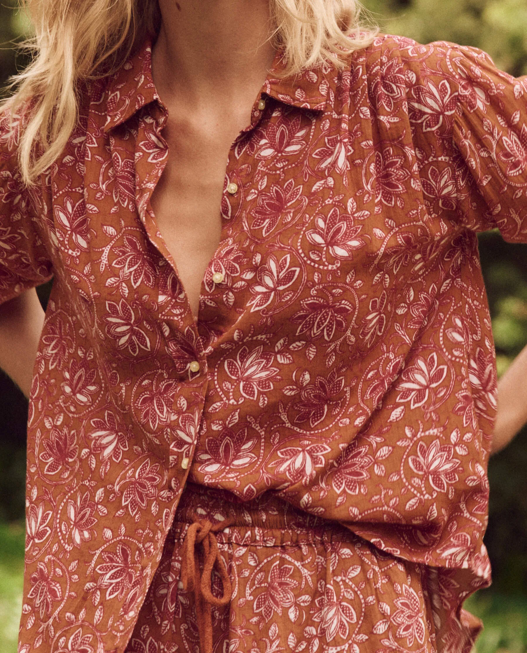 The Cove Shirt. -- Golden Sand Oasis Floral