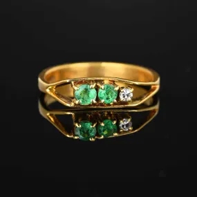 Vintage 18K Gold Three Stone Diamond Emerald Ring Band