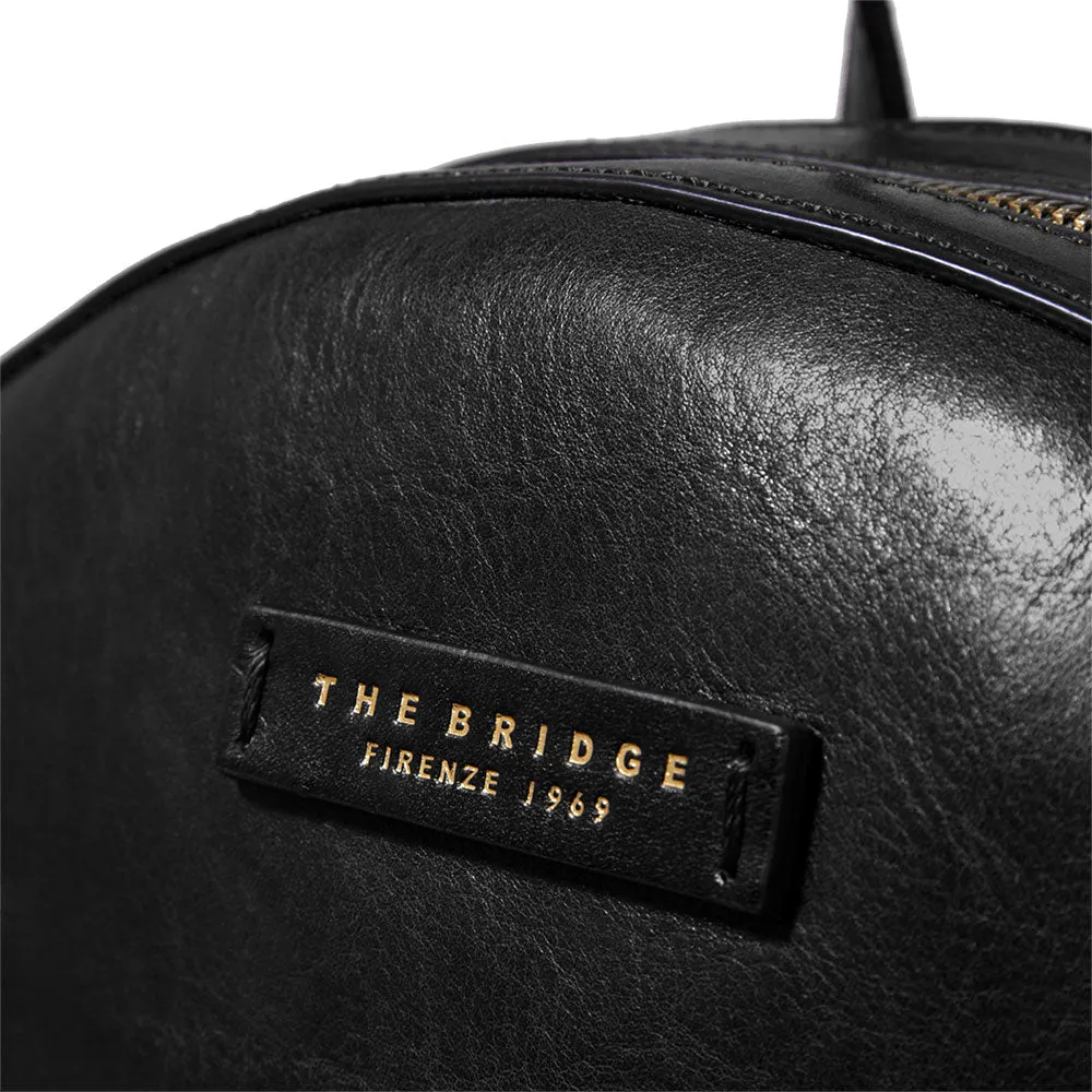 Certainly! An optimized title for the e-commerce product could be:

Ladies Black Leather Backpack THE BRIDGE Diana Collection

This title includes relevant modifiers and ensures clarity for potential customers.